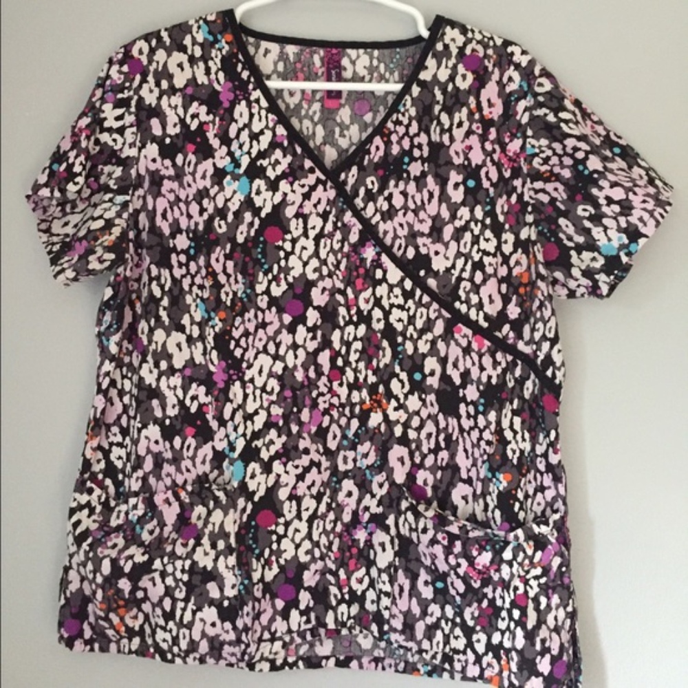 Cheetah Print Scrub Top Size Large